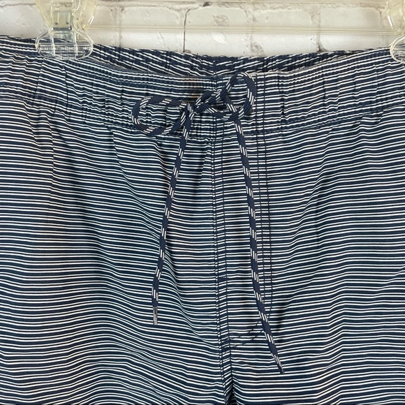[Amazon Essentials] Striped Shorts - Picture 2 of 9